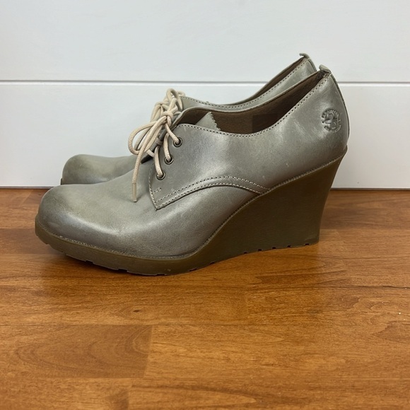 Dr marten mimi wedge booties in taupe/gray size 8 lace up - Picture 3 of 12